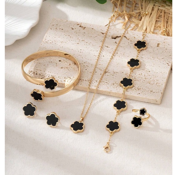 Luxe Gold Tone Flower Necklace Ring Jewelry Set - Picture 2 of 8